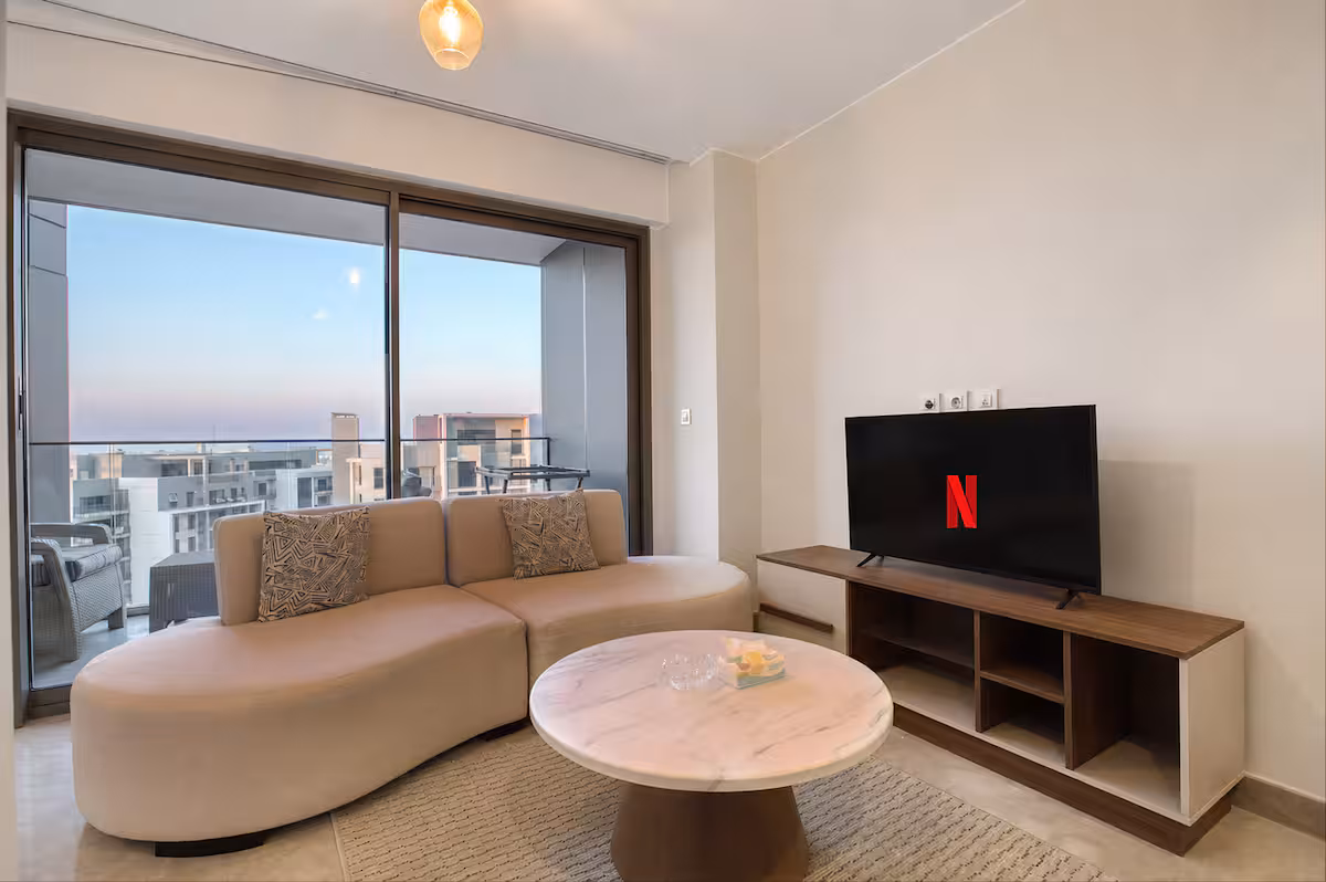 Elegant Studio • Stunning View • ZED Sheikh Zayed — Living Room in Sheikh Zayed City, Egypt — photo 2