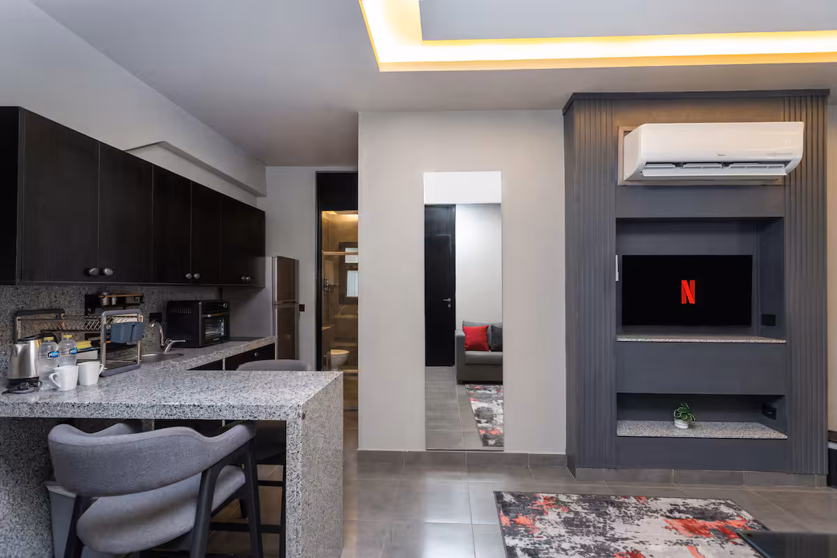 Exclusive One-Suite Hotel | Front of the Waterway — Full Kitchen in First New Cairo, Egypt