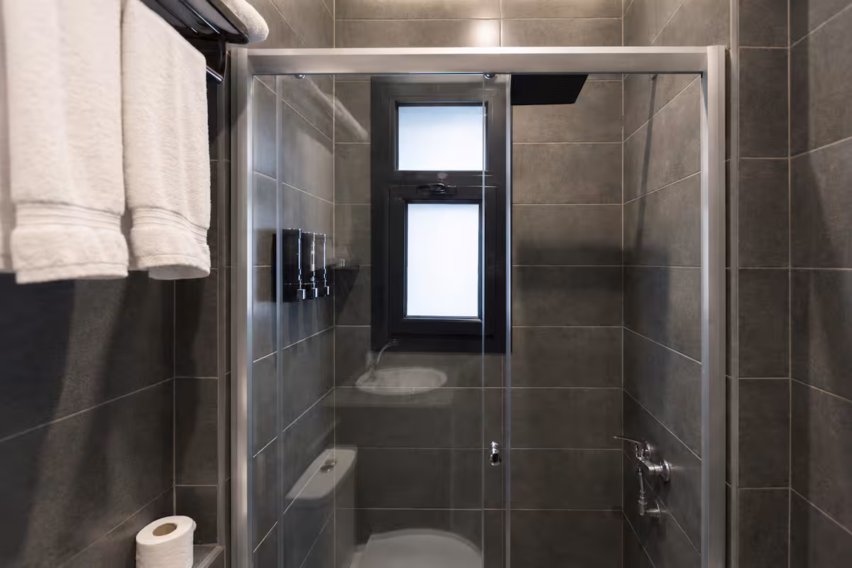 Exclusive One-Suite Hotel | Front of the Waterway — Full bathroom 1 in First New Cairo, Egypt — photo 2