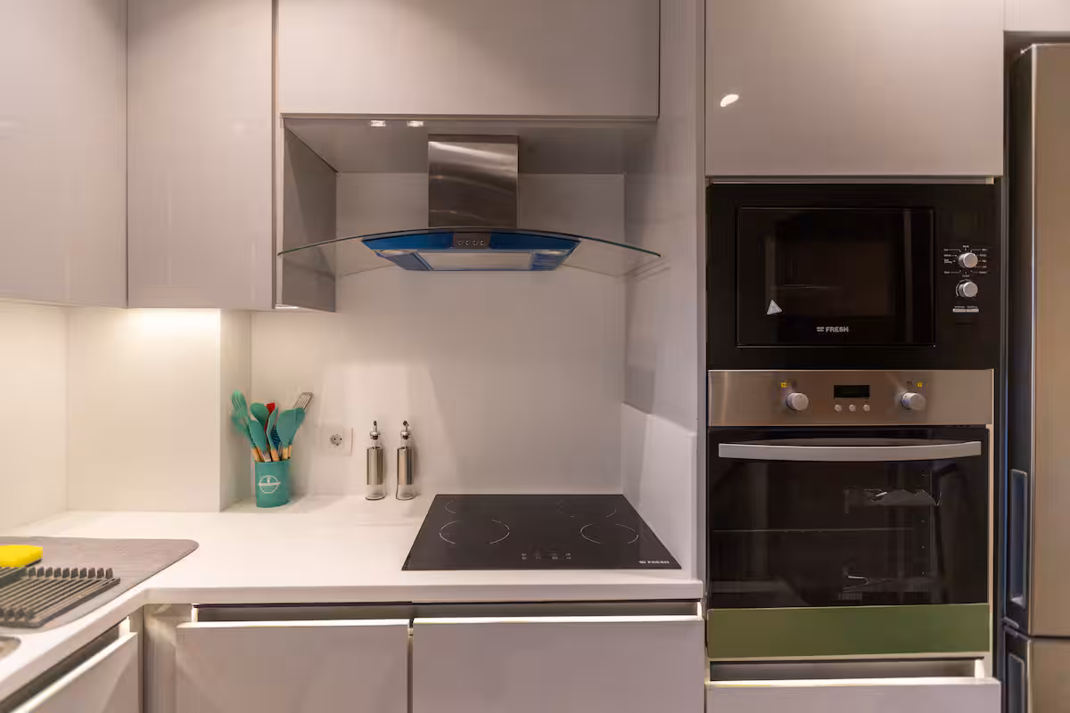 Modern Elegance in Almaza | Premium 2-BR Apartment — Full Kitchen in Heliopolis, Egypt — photo 3