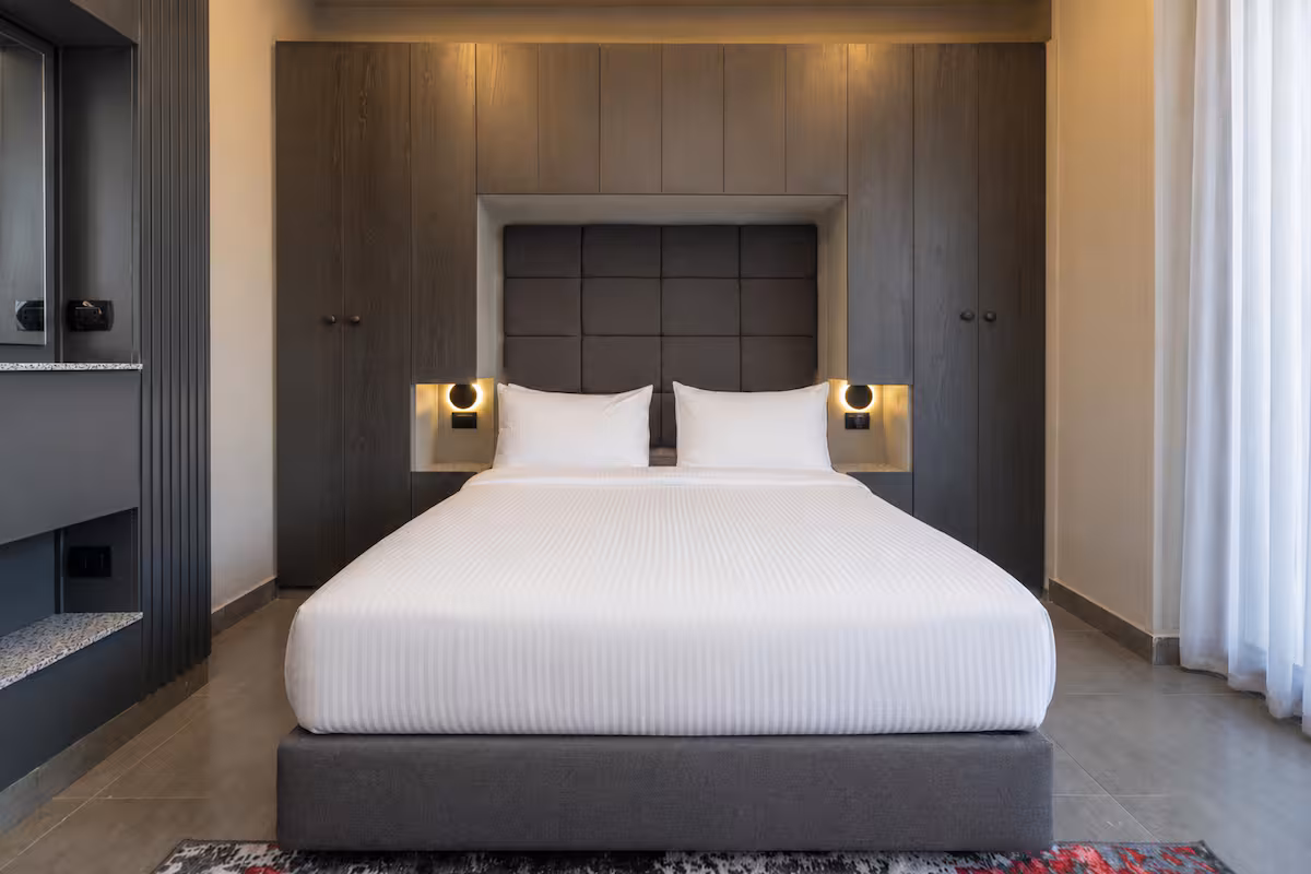 Maisonette | Stunning Waterway View & Balcony — Bedroom 1 in First New Cairo, Egypt — photo 2