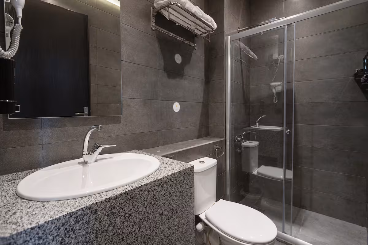 Maisonette | Stunning Waterway View & Balcony — Full bathroom 1 in First New Cairo, Egypt