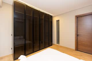 Extra-Wide 3-Bdr Apt | Garden & Pool | Silverpalm — Bedroom 3 in Cairo, Egypt — photo 3