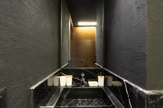 Extra-Wide 3-Bdr Apt | Garden & Pool | Silverpalm — Full bathroom 4 in Cairo, Egypt