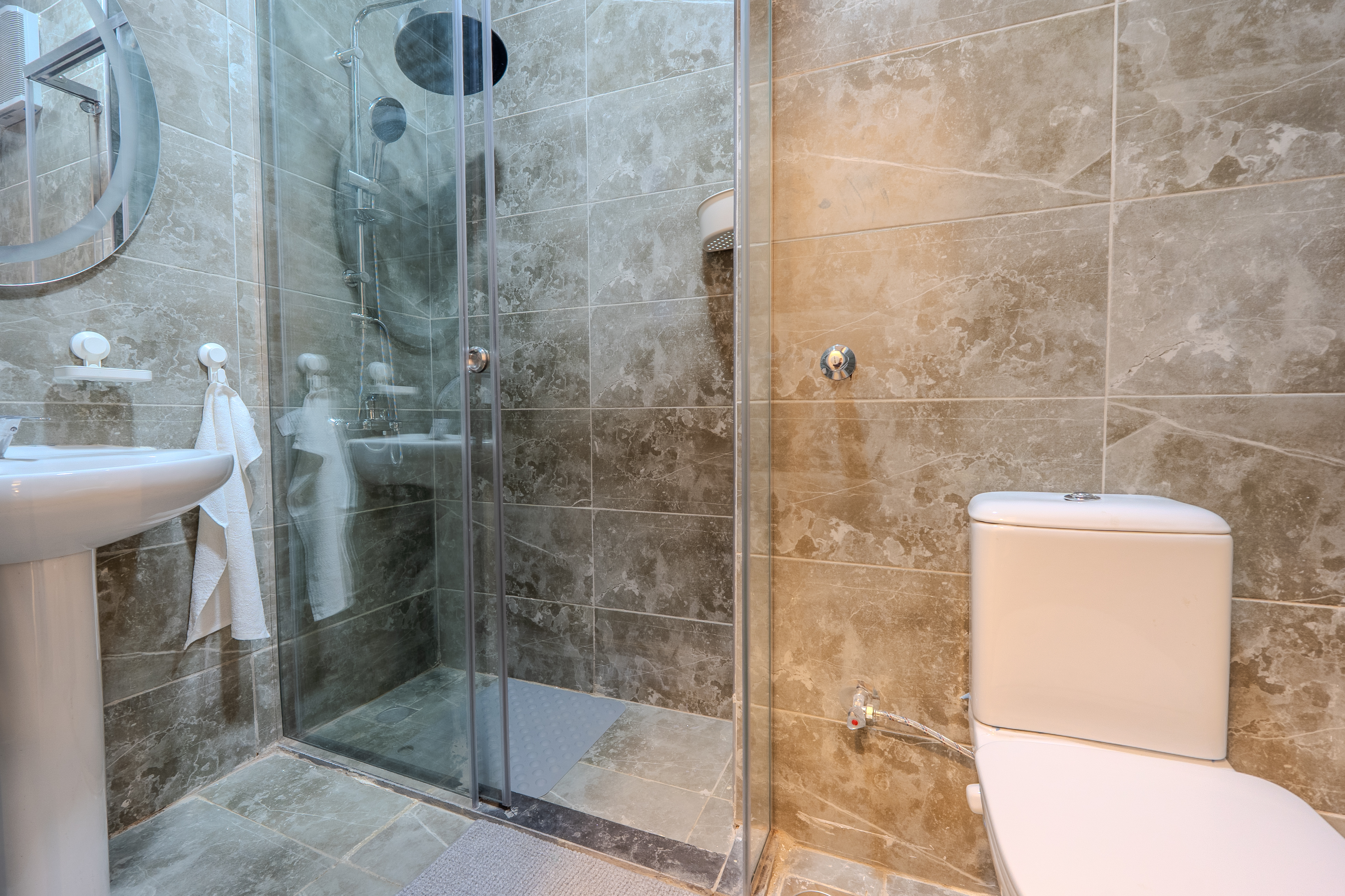 Modern 2BR with Pool Near El Gouna — Full bathroom 1 in Hurghada 2, Red Sea Governorate 1982302, Egypt