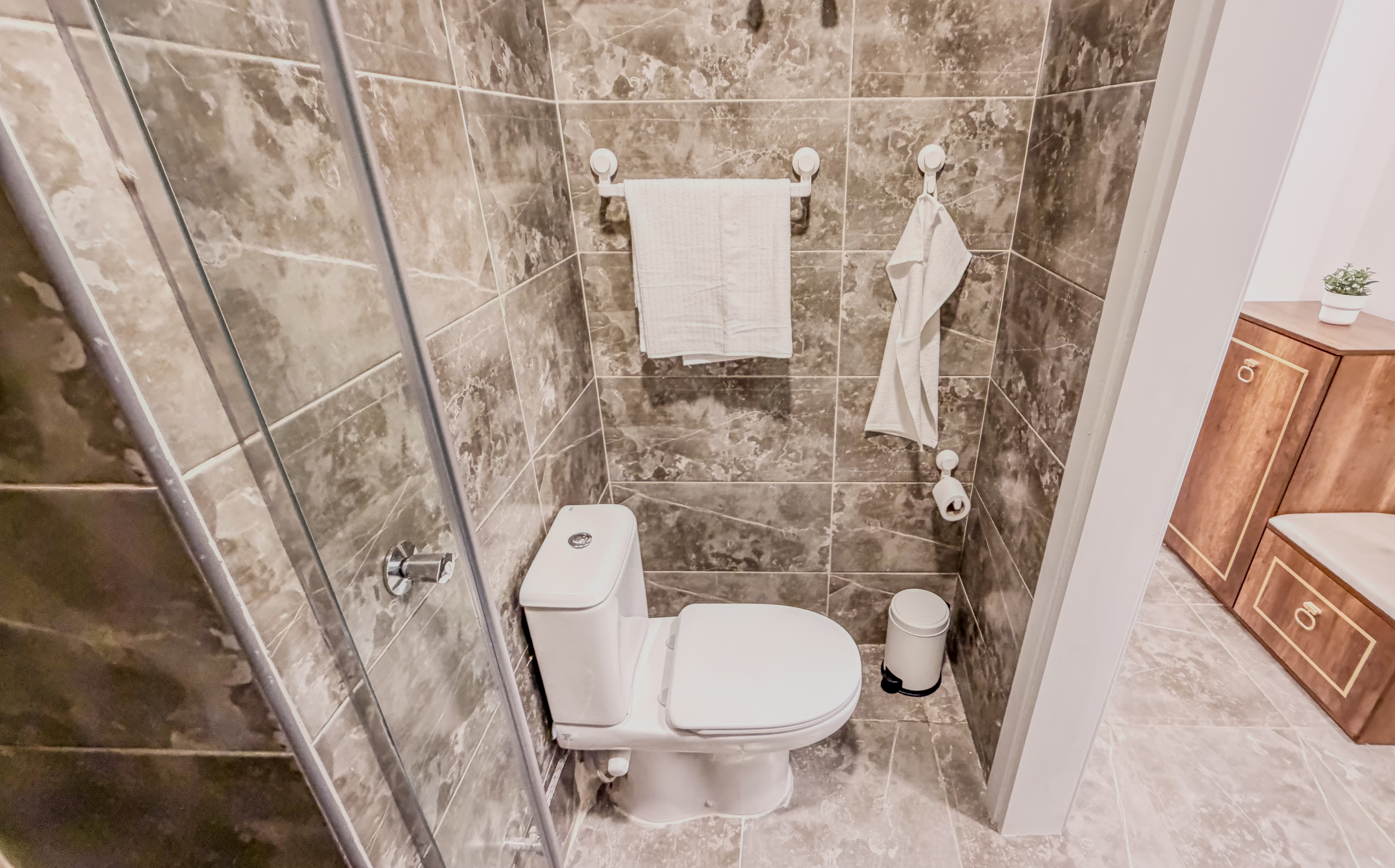 Modern 2BR with Pool Near El Gouna — Full bathroom 1 in Hurghada 2, Red Sea Governorate 1982302, Egypt — photo 3