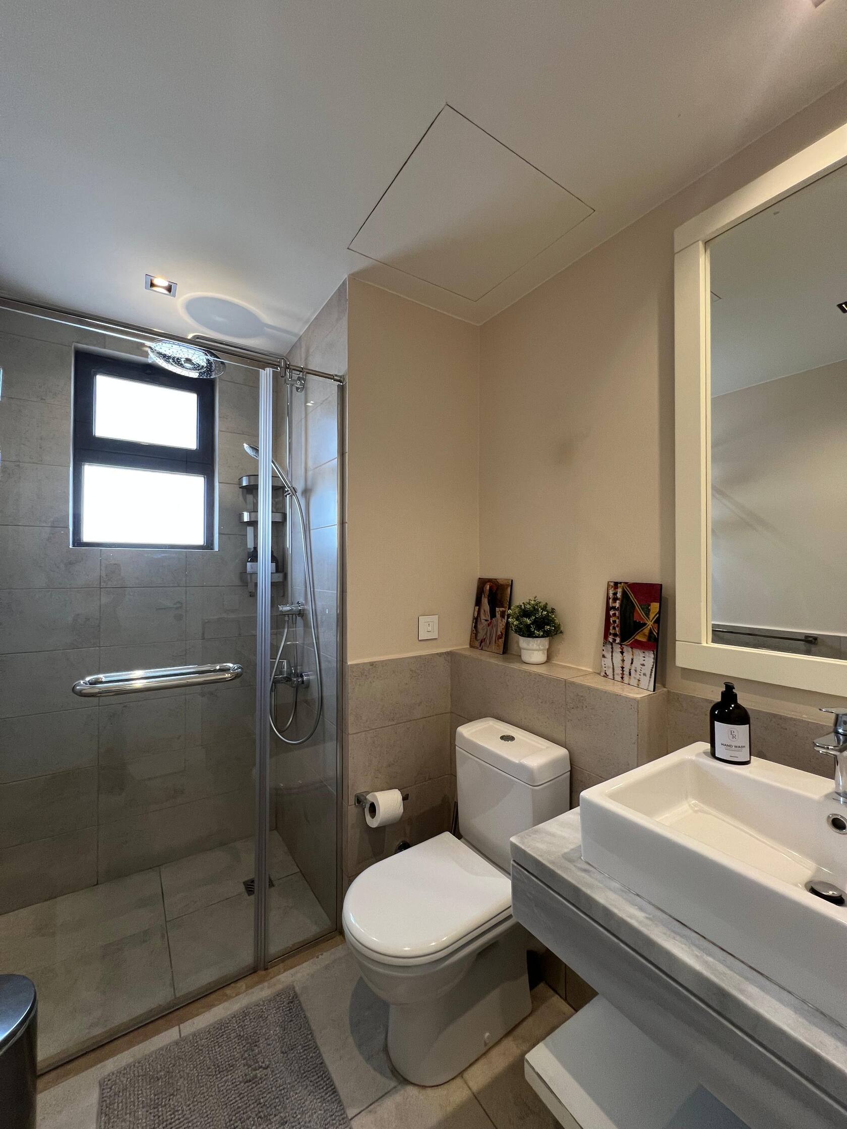 Lagon & Sea View Htd Prvt Pool & Jacuzzi Gouna — Full bathroom 3 in Hurghada, Red Sea, Egypt