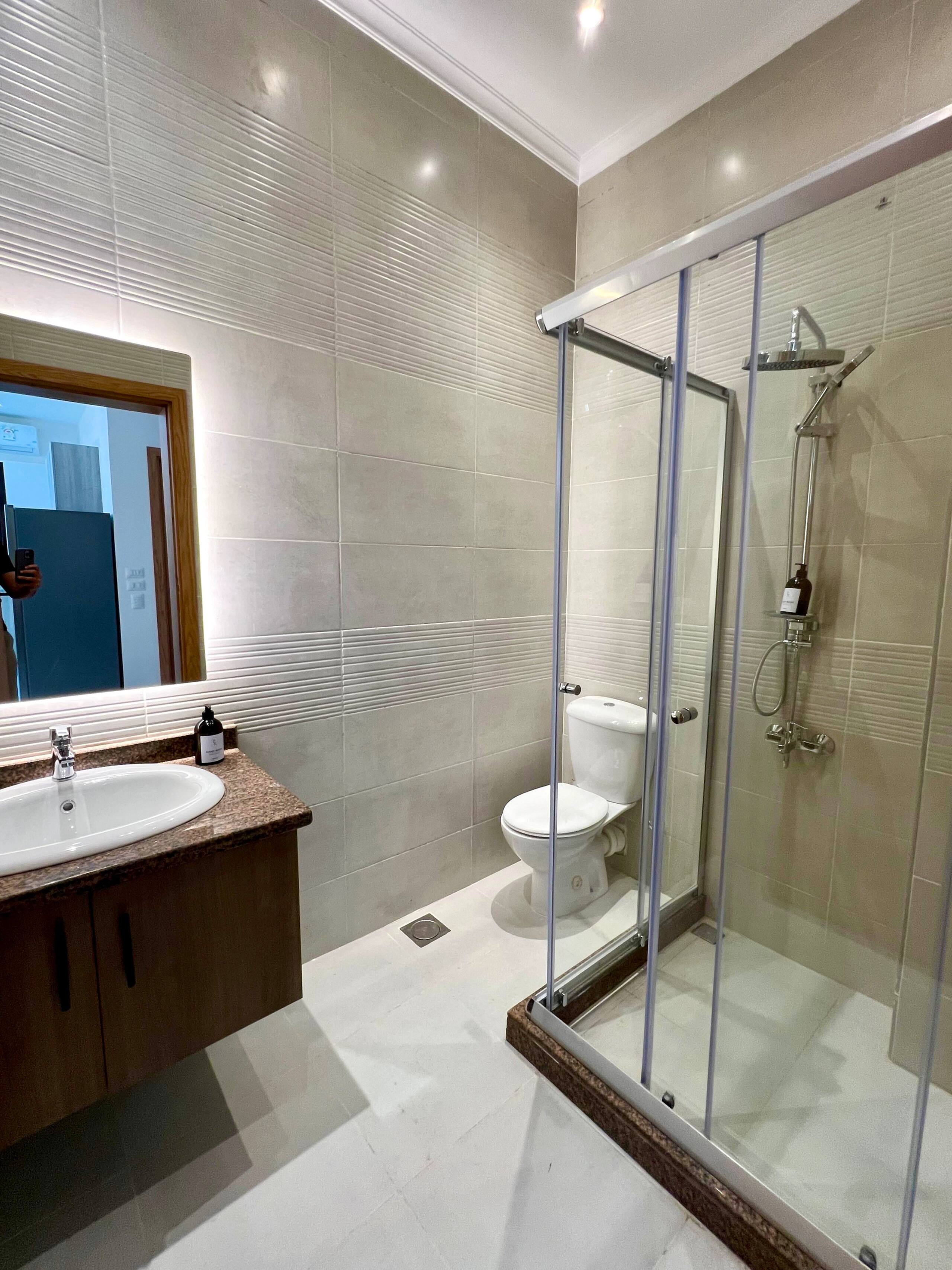 Luxurious Private Garden Apt with High Ceilings — Full bathroom 1 in First New Cairo, Egypt