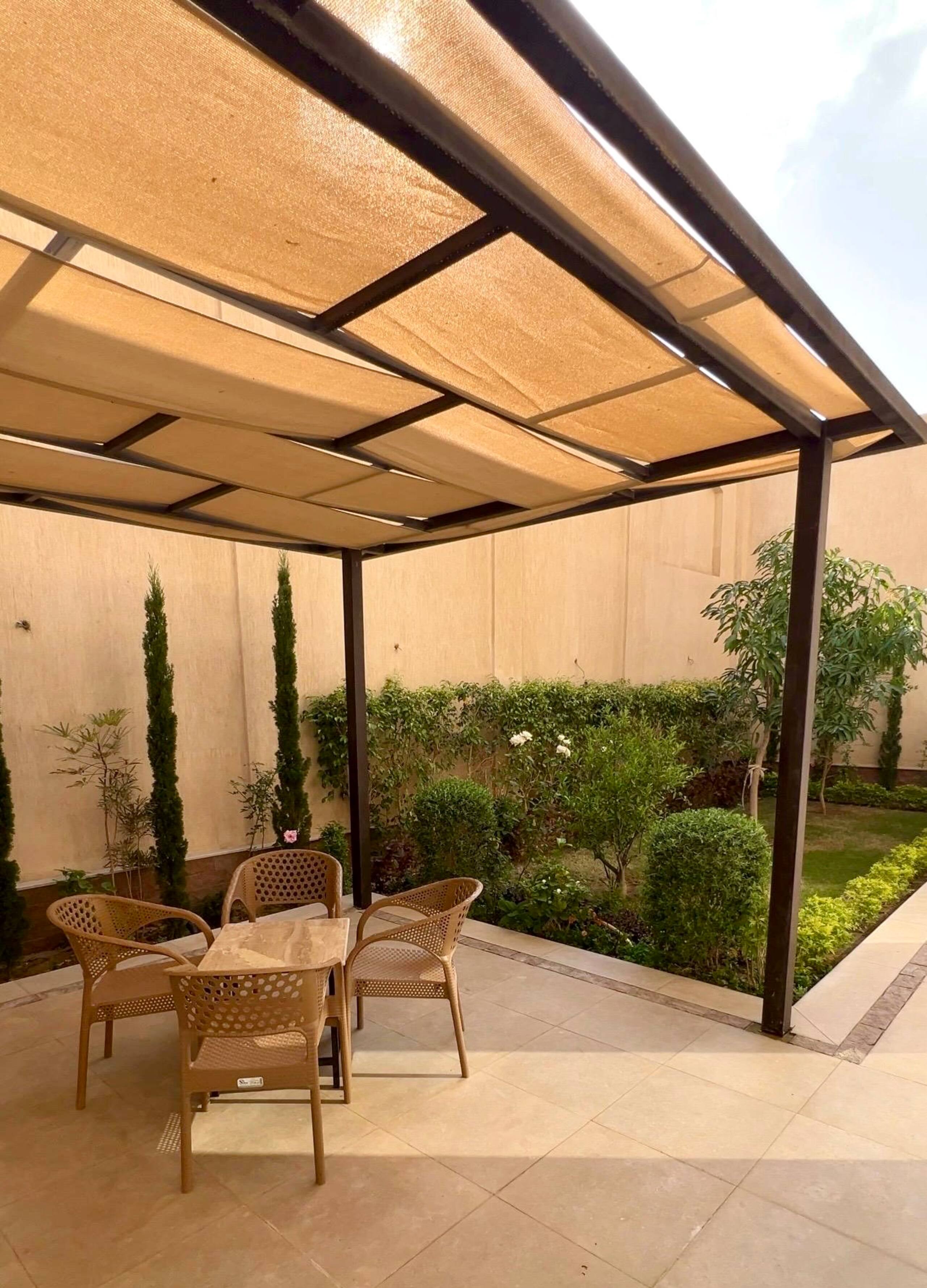 Luxurious Private Garden Apt with High Ceilings — Balcony in First New Cairo, Egypt