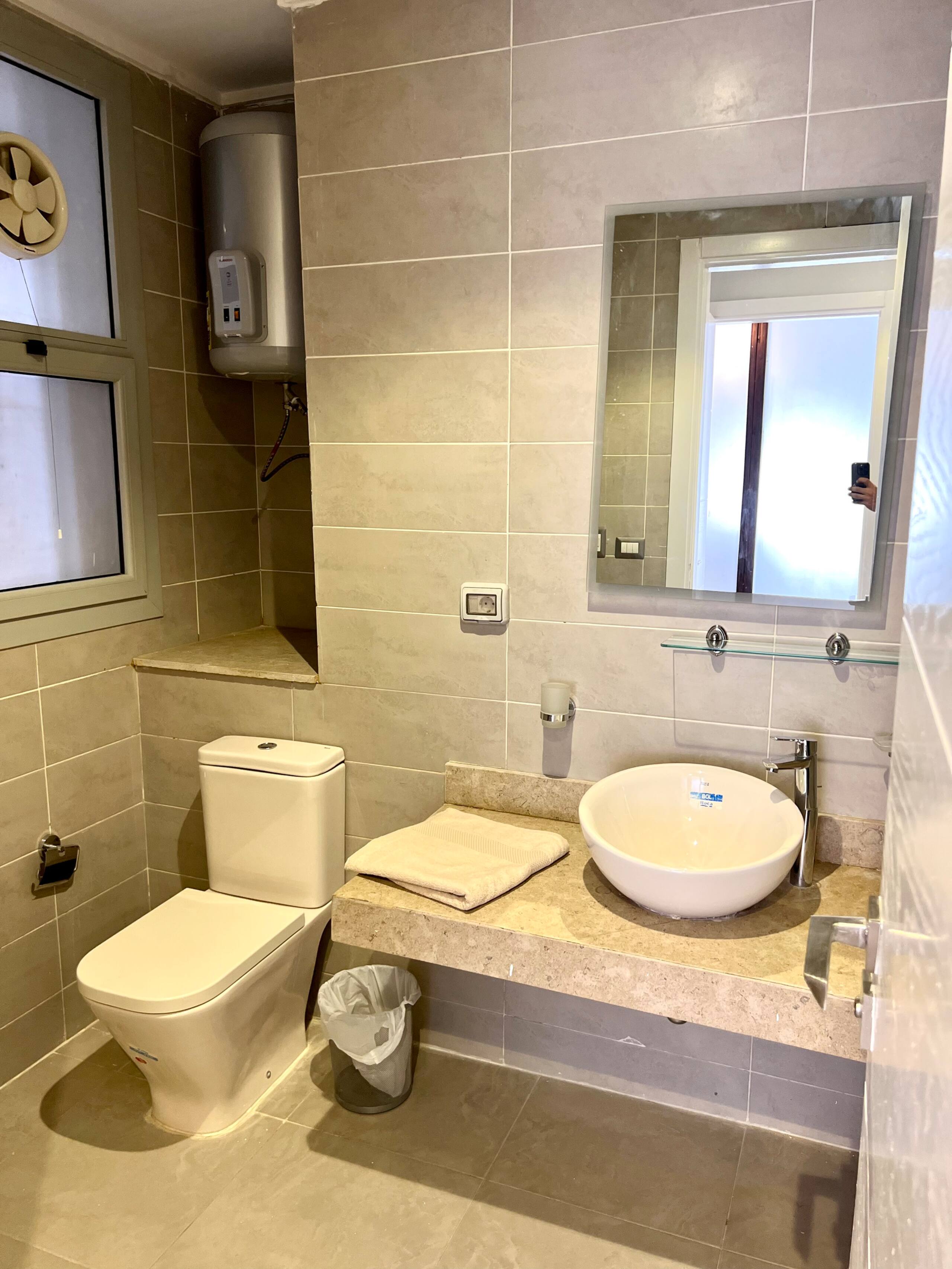 Palm Hills Prestigious Serviced 2-Bed 2-bath NEW* — Full bathroom 2 in First New Cairo, Egypt
