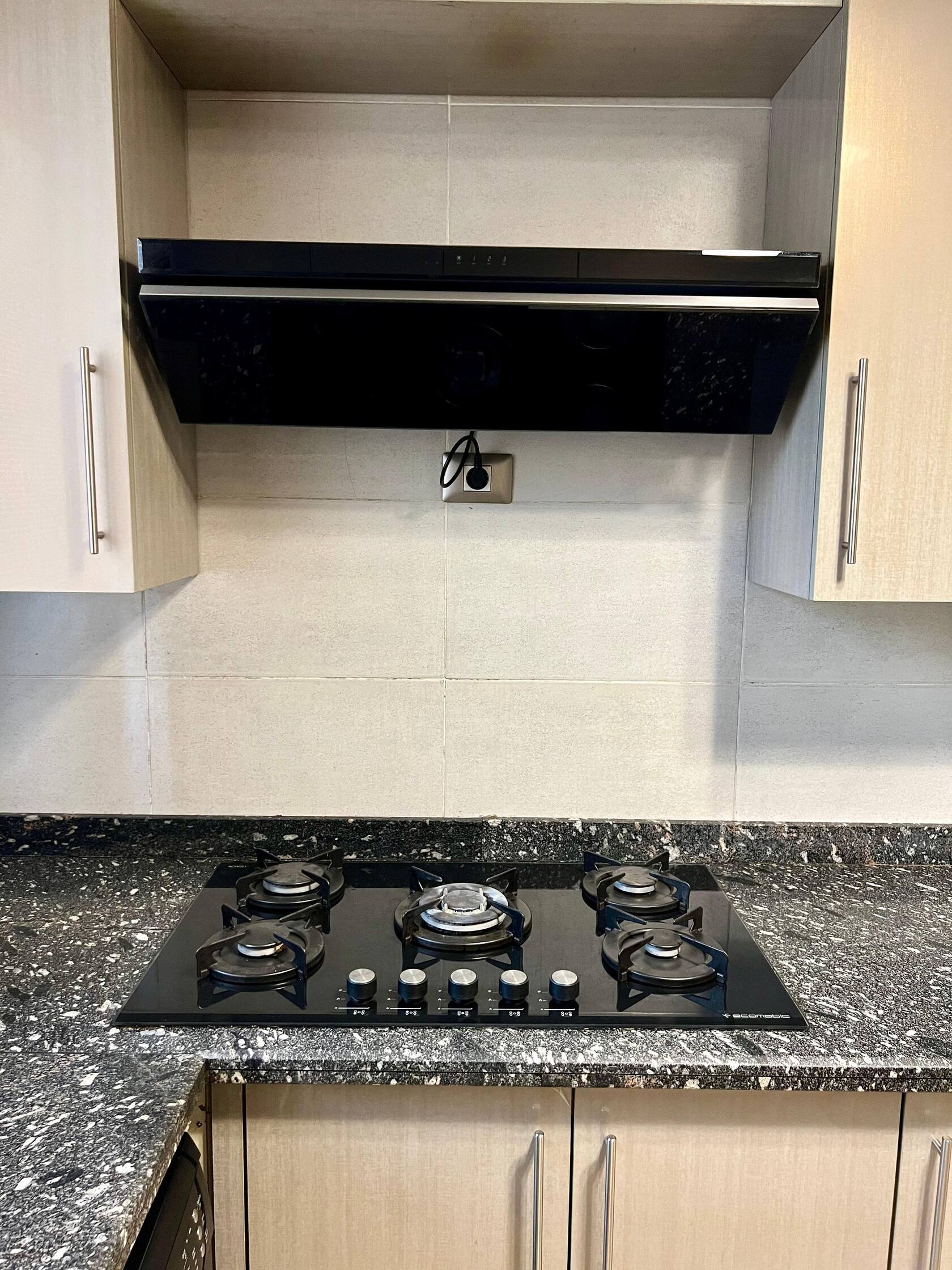 New Cairo Quite 1-bed w/ Garden - Palm Hills *PR* — Full Kitchen in New Cairo, Egypt
