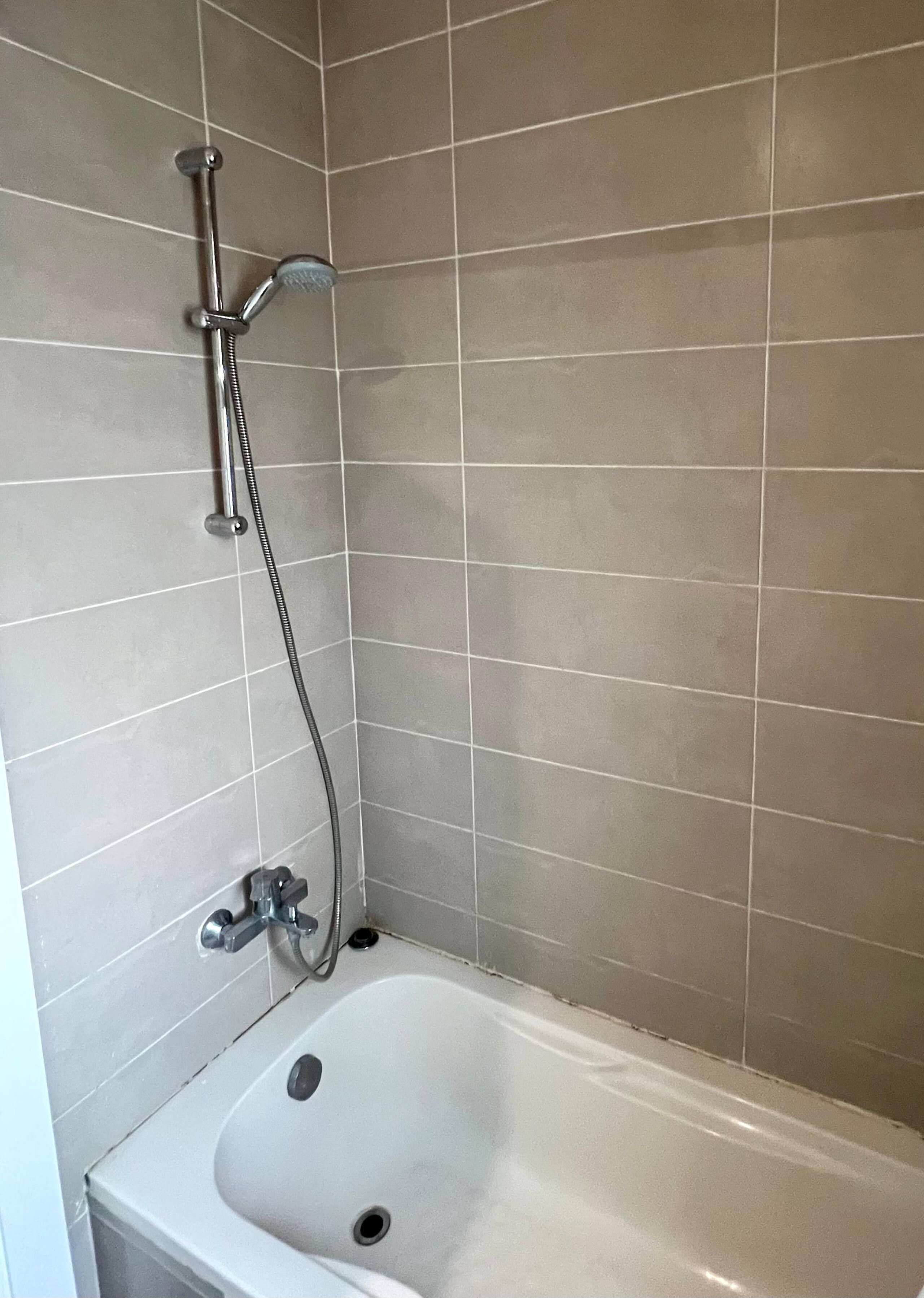 New Cairo Quite 1-bed w/ Garden - Palm Hills *PR* — Full bathroom 1 in New Cairo, Egypt — photo 3