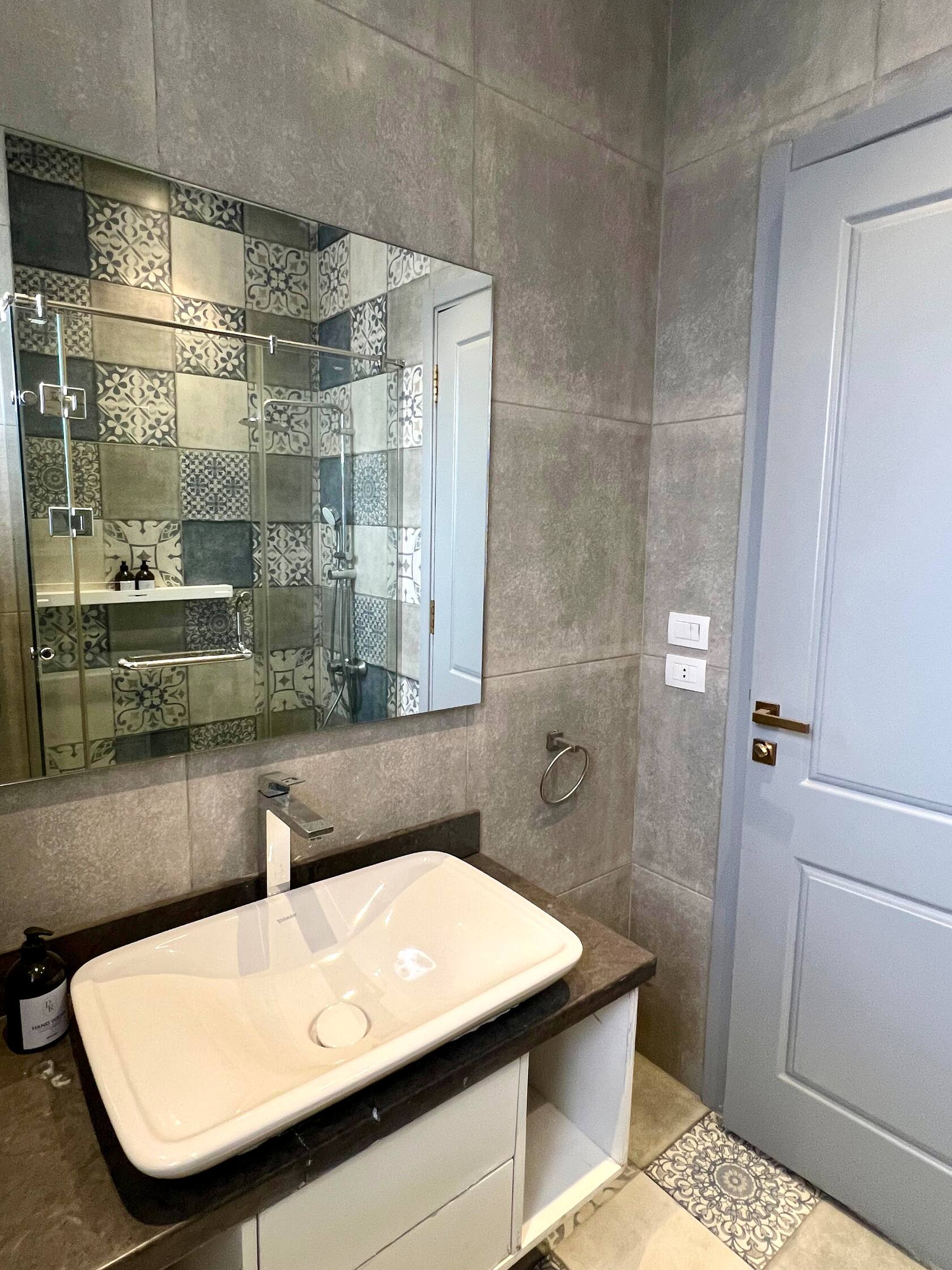 Modern Luxury Duplex in Compound Next to Mall/Cafè — Full bathroom 2 in First New Cairo, Egypt — photo 3