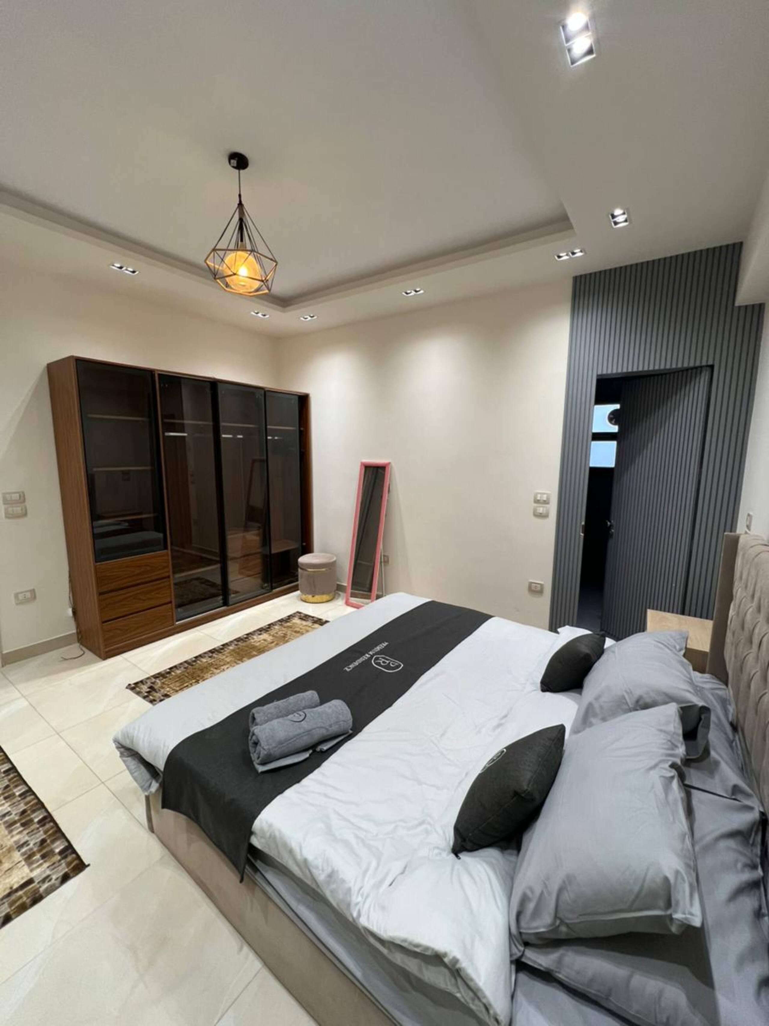 *NEW* 3-bed w/Pool next to Mall WaterWay 2, cafés — Bedroom 2 in New Cairo, Egypt — photo 2