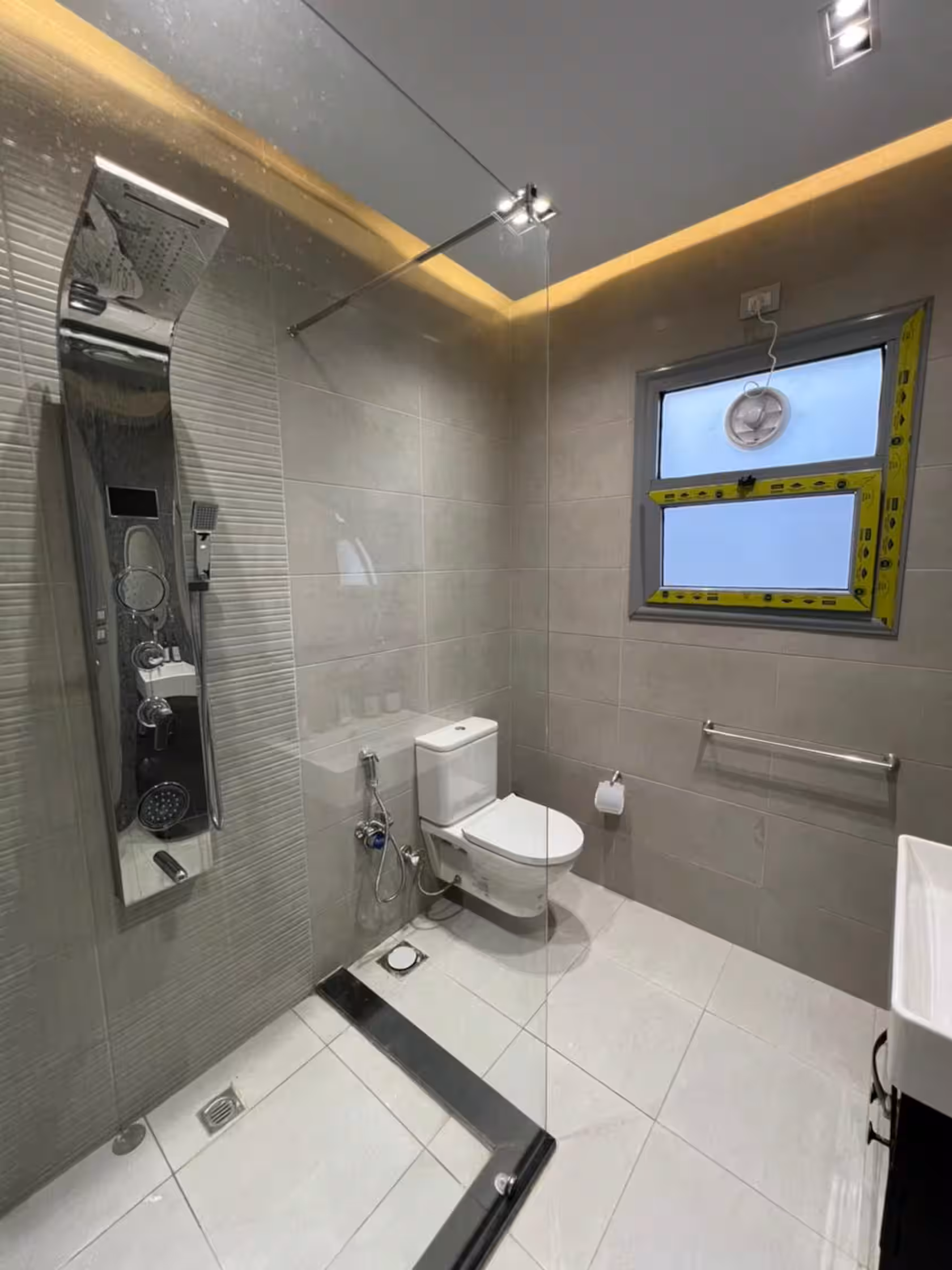 *NEW* 3-bed w/Pool next to Mall WaterWay 2, cafés — Full bathroom 1 in New Cairo, Egypt