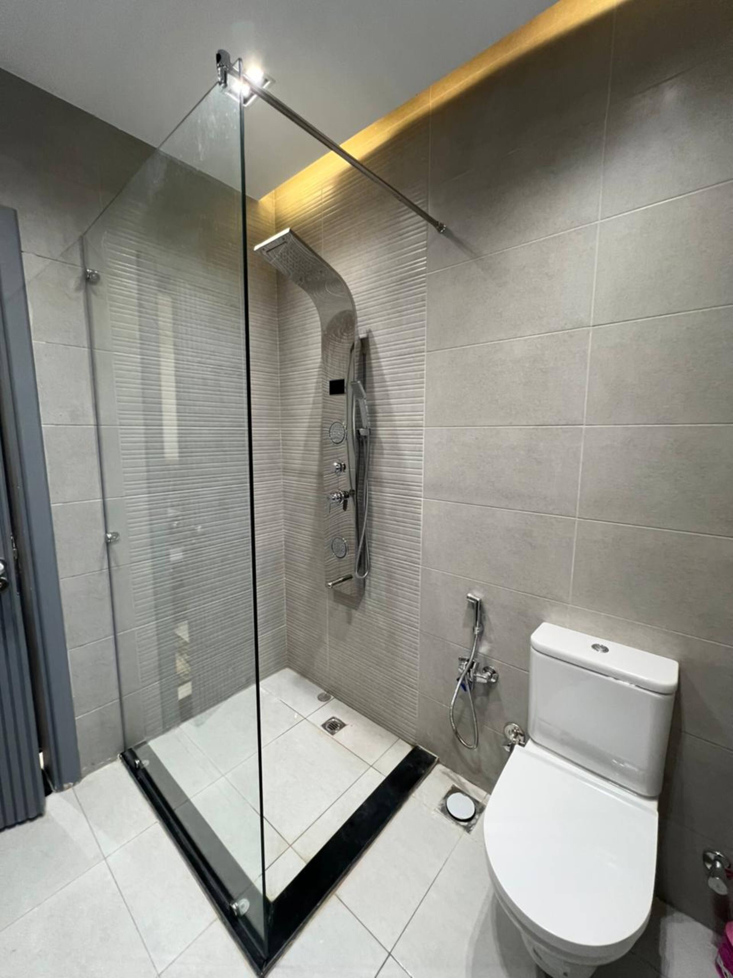 *NEW* 3-bed w/Pool next to Mall WaterWay 2, cafés — Full bathroom 1 in New Cairo, Egypt — photo 2