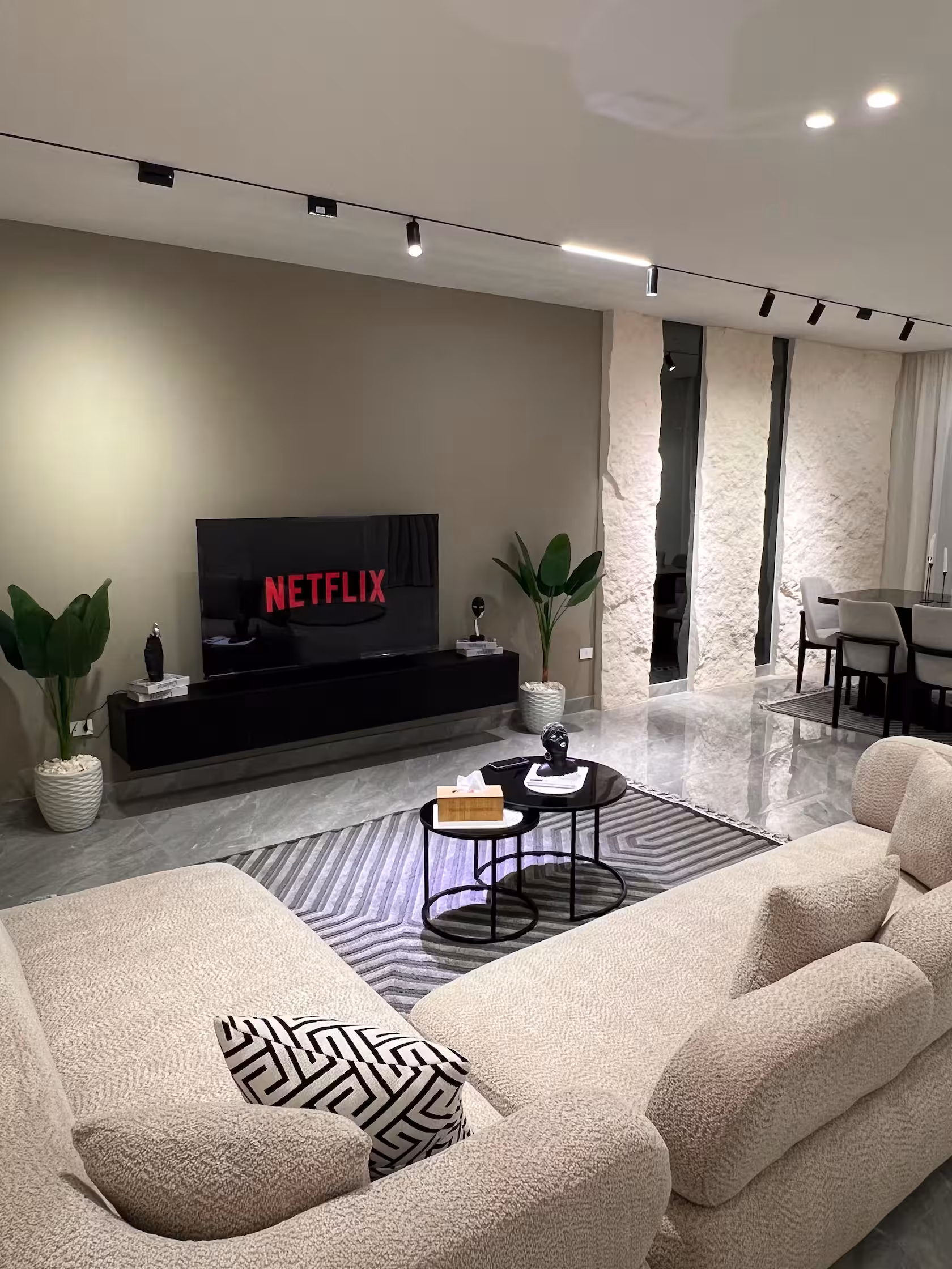 Premium Residence 3-Bedroom Charm next to Waterway — Living Room in New Cairo, Egypt