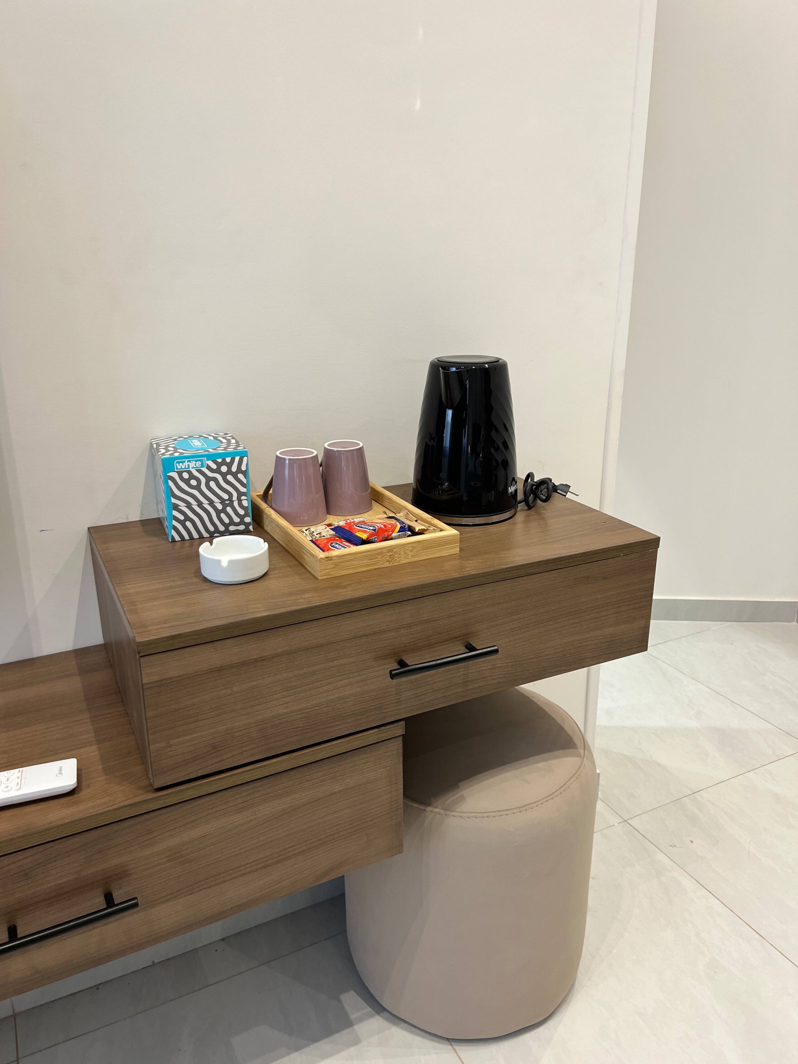 Cozy sunlit studio new furniture close 90 street — Full Kitchen in Second New Cairo, Egypt