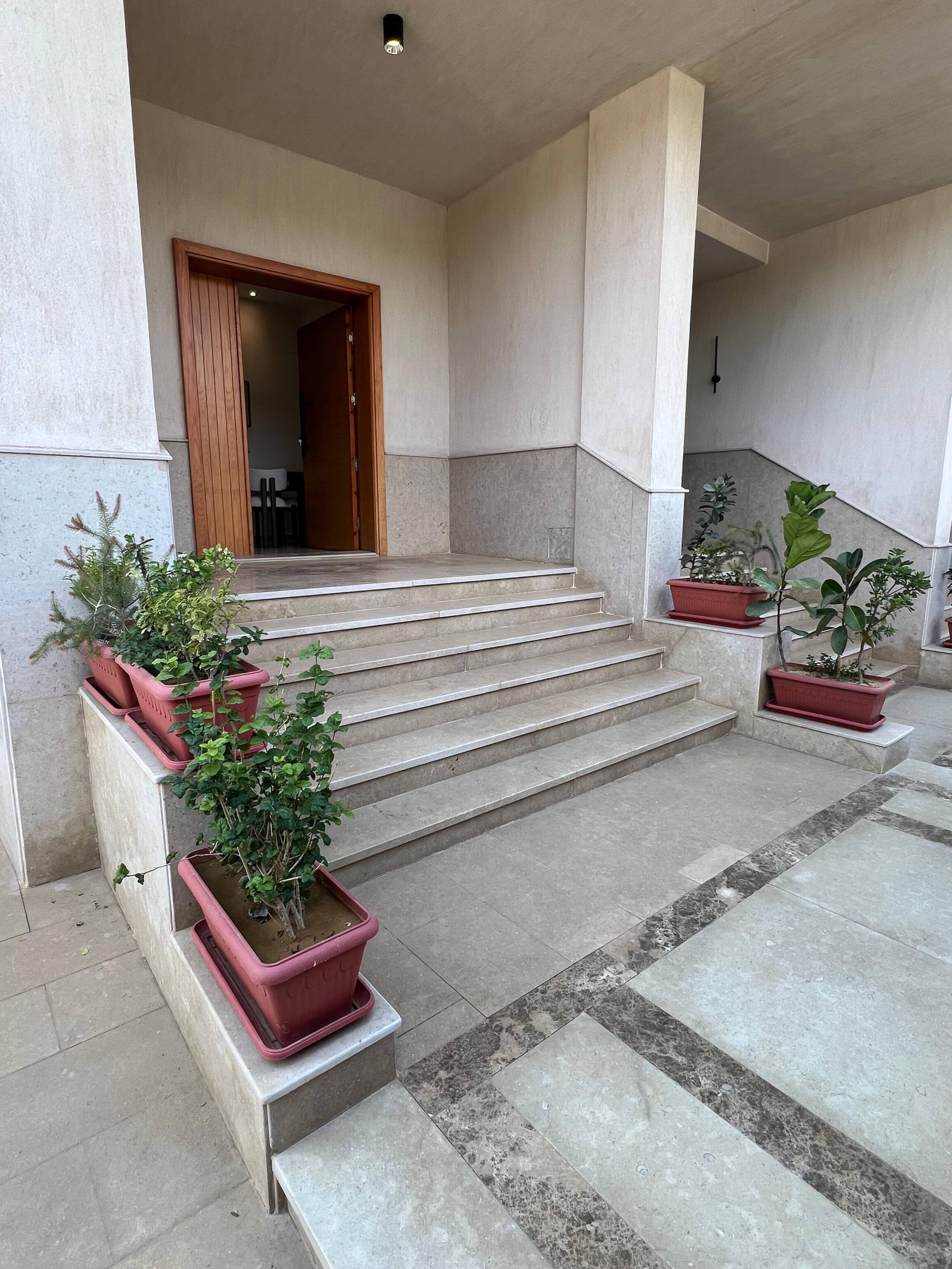 Cozy sunlit studio new furniture close 90 street — Exterior in Second New Cairo, Egypt — photo 2