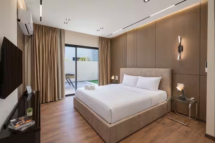 Elite 3BR Apt | Private Pool+Maid Room | Lake View — Bedroom 1 in Cairo, Egypt, Egypt — photo 2