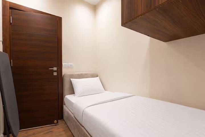 Elite 3BR Apt | Private Pool+Maid Room | Lake View — Bedroom 4 in Cairo, Egypt, Egypt — photo 2
