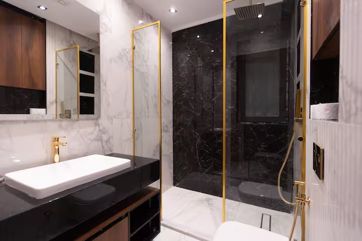 Elite 3BR Apt | Private Pool+Maid Room | Lake View — Full bathroom 1 in Cairo, Egypt, Egypt