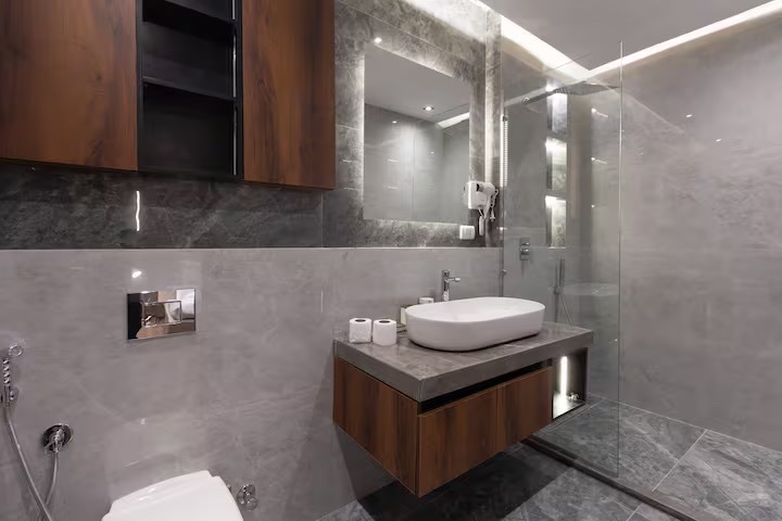 Elite 3BR Apt | Private Pool+Maid Room | Lake View — Full bathroom 2 in Cairo, Egypt, Egypt — photo 3
