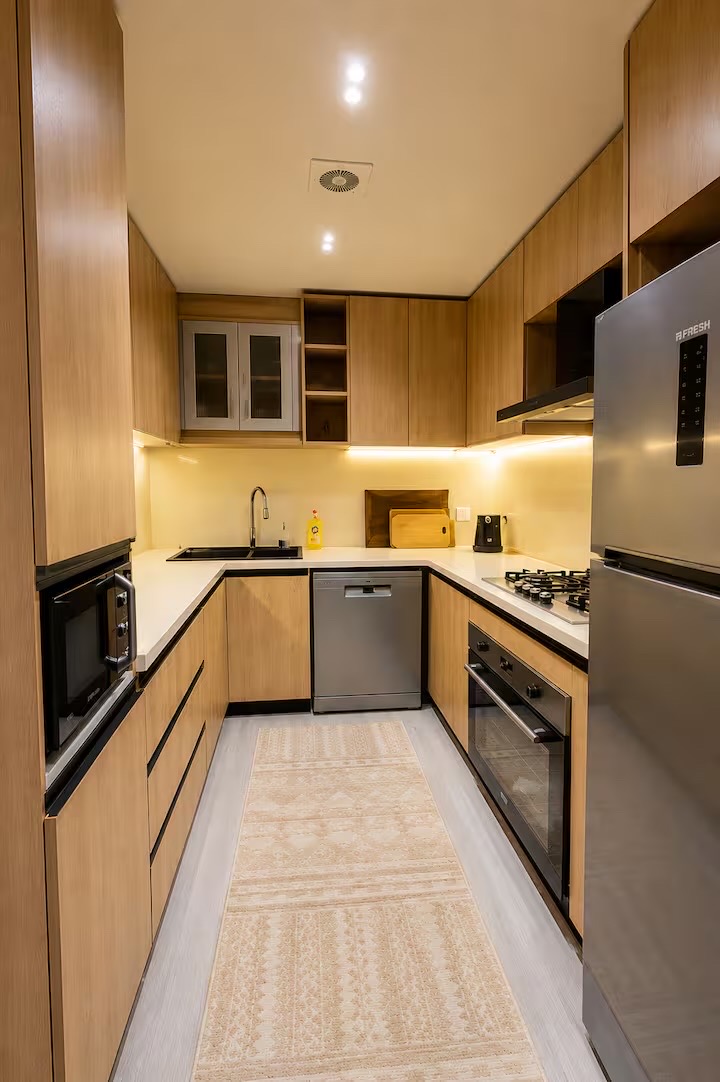 Modern Luxury 3BR • Close to Mall of Arabia /8 — Full Kitchen in Giza, Egypt, Egypt