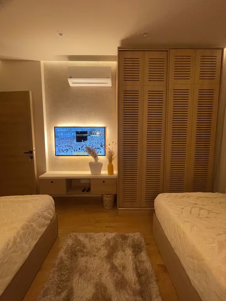 Modern Luxury 3BR • Close to Mall of Arabia /8 — Bedroom 3 in Giza, Egypt, Egypt — photo 2