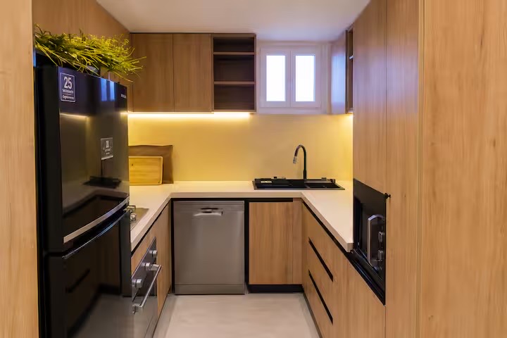Modern 3BR Boutique Stay near Mall of Arabia /7 — Full Kitchen in Giza, Egypt, Egypt — photo 2