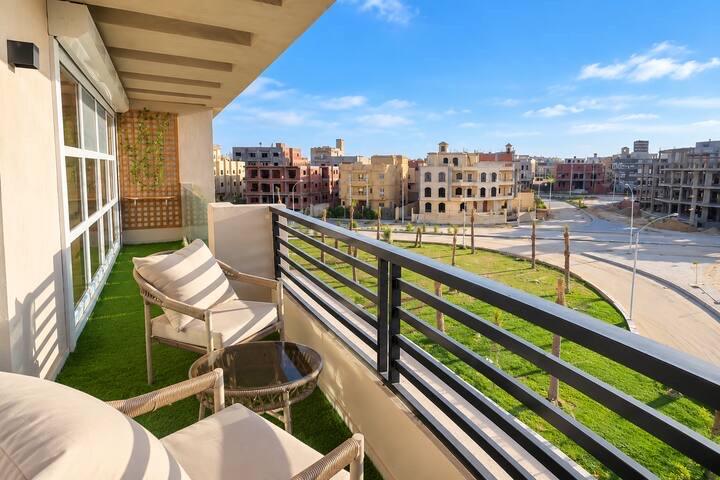 Luxury Serviced Apartment near Mall of Arabia/9 — Balcony in Giza, Egypt, Egypt