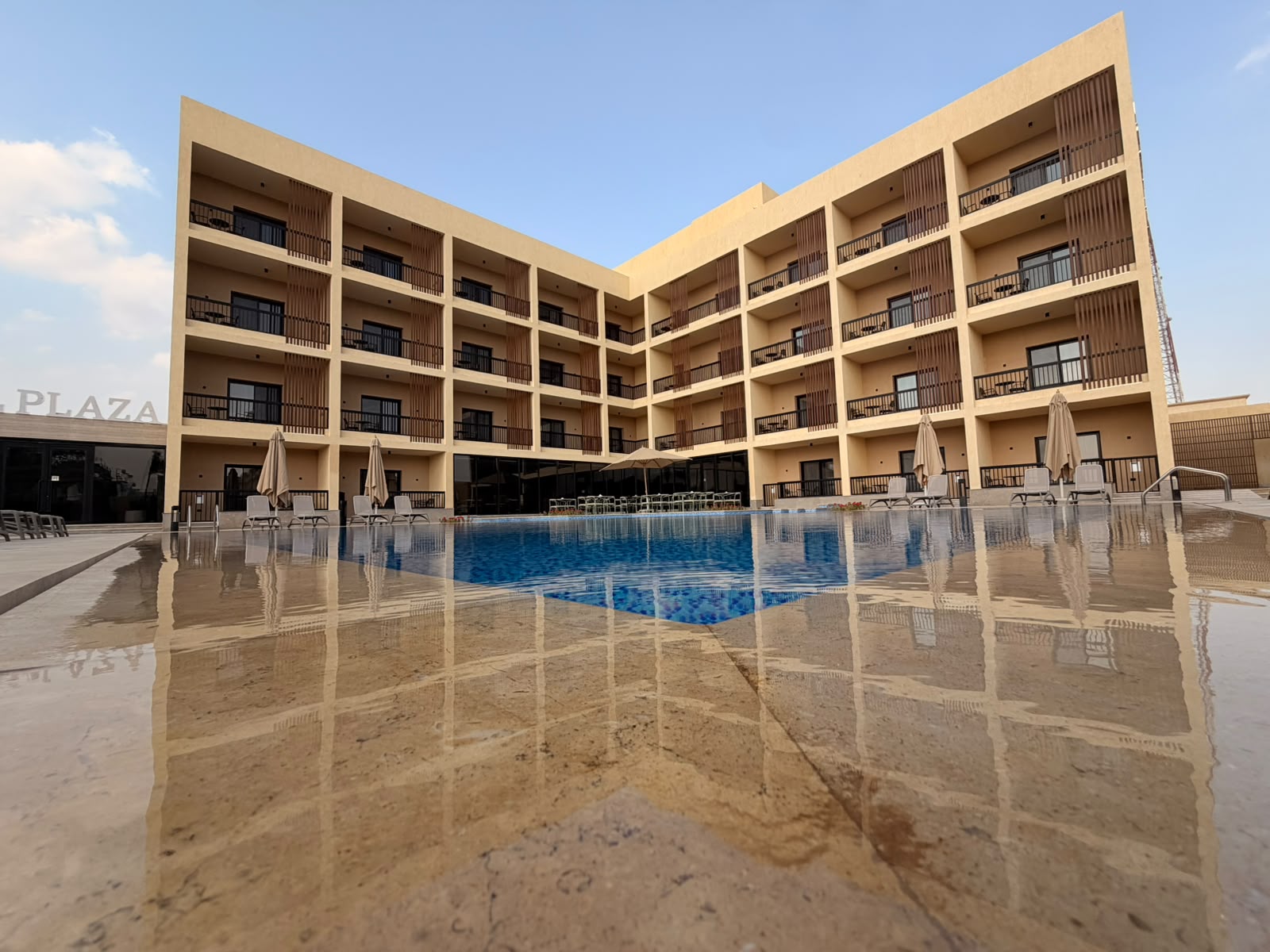 SOL Plaza | Elegant Double Retreat with Pool Views — Pool in Cairo, Egypt — photo 2