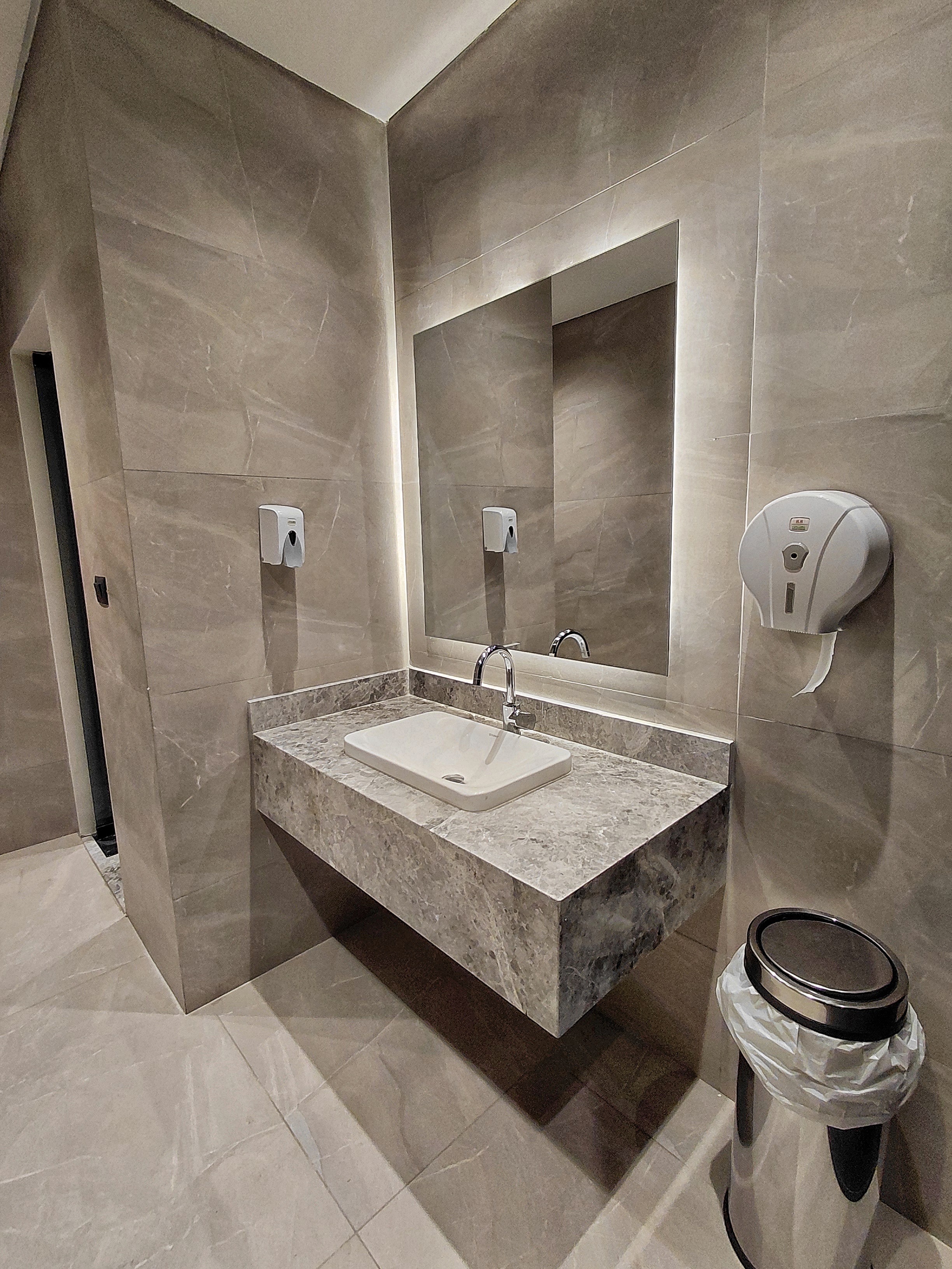 SOL Plaza | Signature Suite with Elevated Comfort — Full bathroom 1 in Cairo, Egypt, Egypt — photo 3