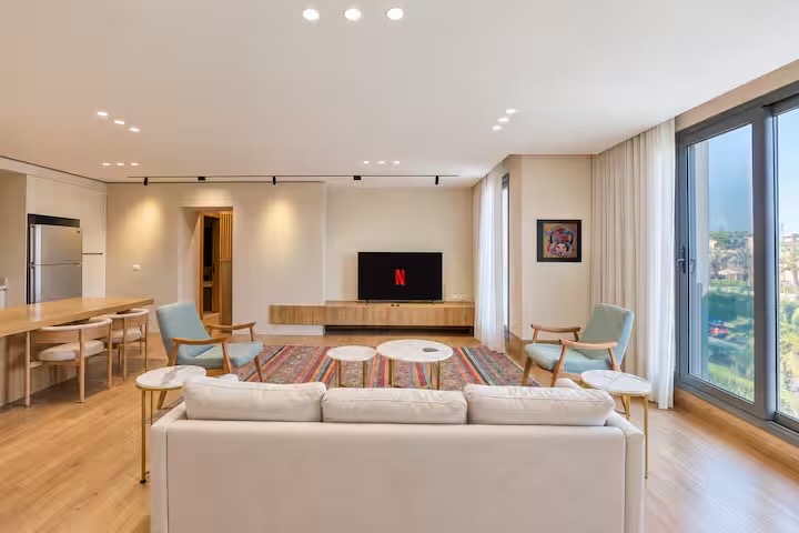 Chic 2BR Apartment | Silver Palm | Near O1 Mall — Living Room in First New Cairo, Egypt — photo 3