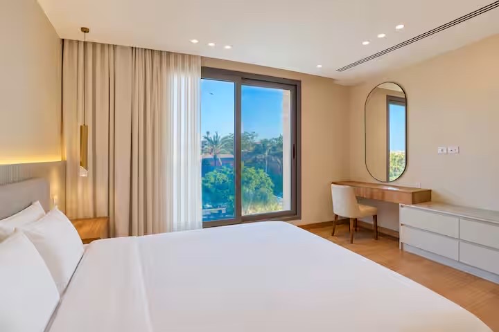 Chic 2BR Apartment | Silver Palm | Near O1 Mall — Bedroom 1 in First New Cairo, Egypt — photo 3