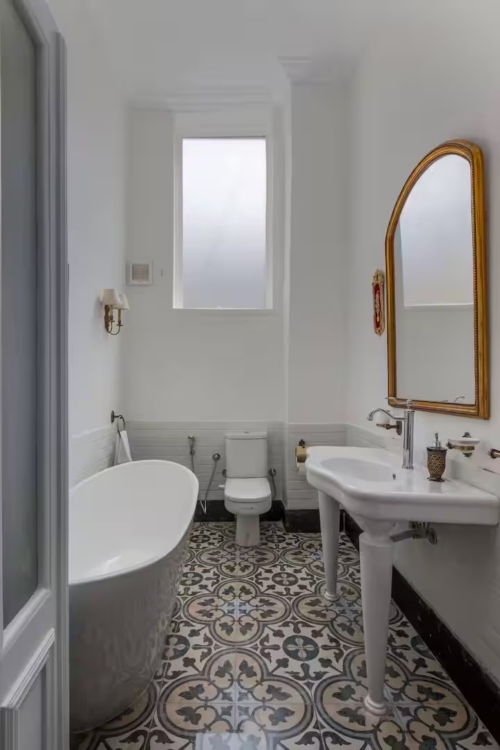 Suliman khan, High ceiling with 7 balconies — Full bathroom 1 in Cairo, Egypt, Egypt