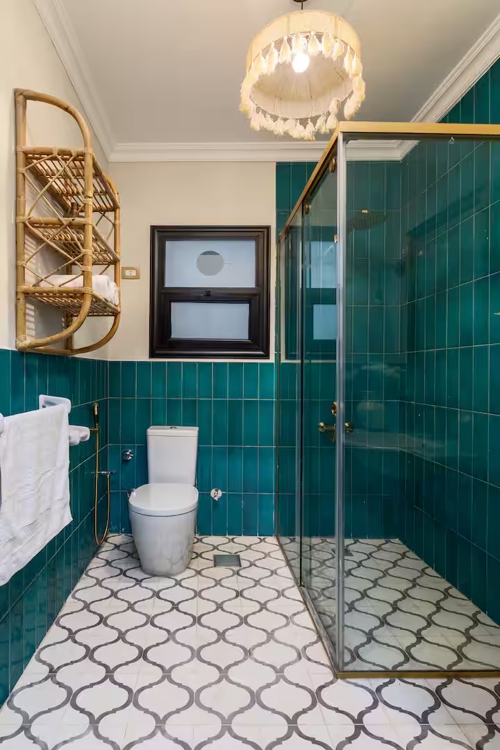 Saray Pyramids & GEM View | with Hot Tub — Full bathroom 3 in Giza, Egypt, Egypt — photo 2