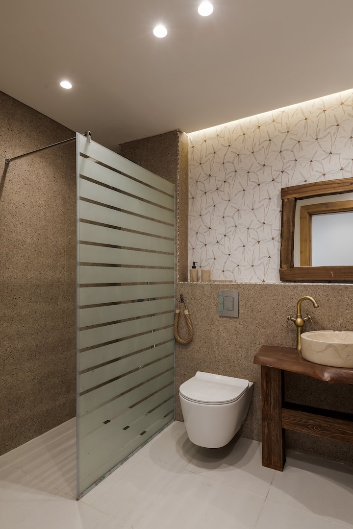 Saray El Hekma | Ancient khan — Full bathroom 1 in Giza, Egypt, Egypt — photo 2