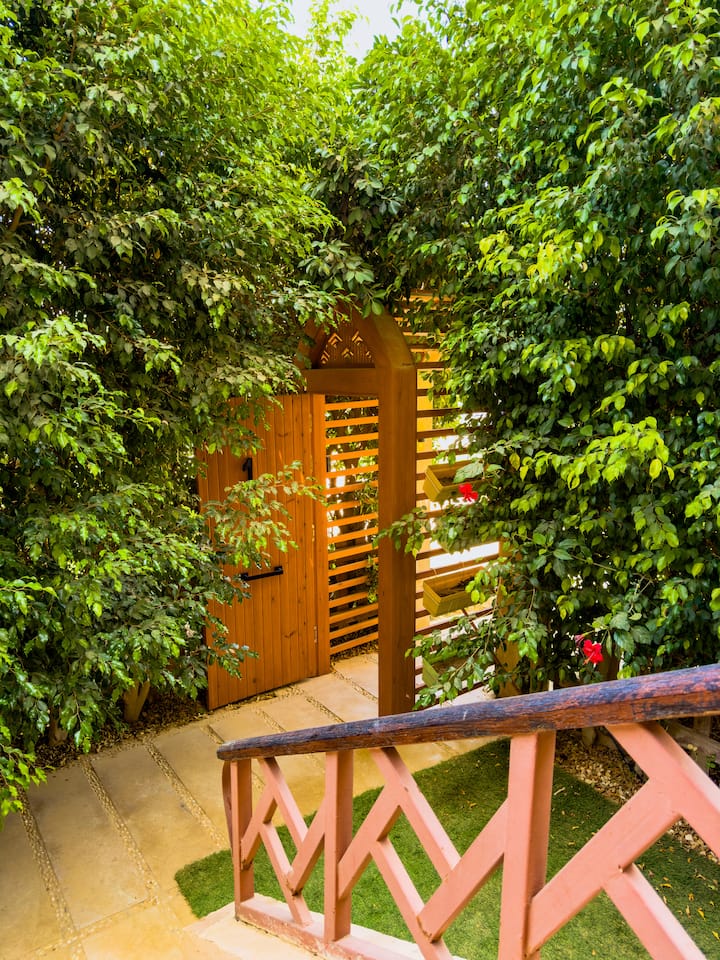 Cozy& peaceful hideout Saray with garden oasis — Backyard in Cairo, Egypt, Egypt