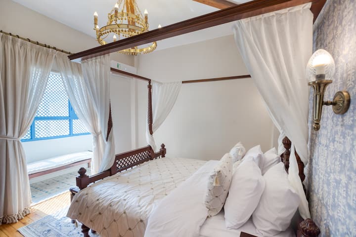 high ceiling Peacefull Saray Al-Andalus Downtown — Bedroom 1 in Cairo, Egypt, Egypt — photo 2