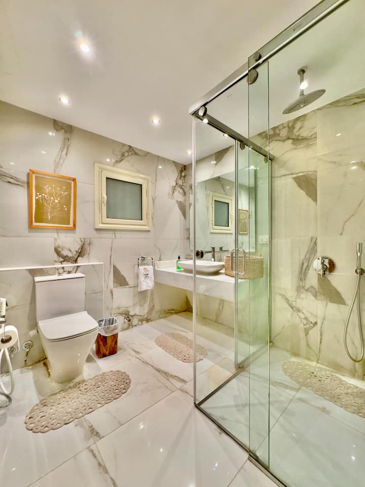 peaceful 2BR Zamalek Saray. — Full bathroom 1 in Giza, Egypt, Egypt