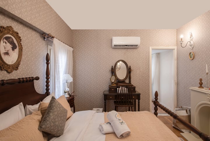 Nostalgia 2BR Zamalek Heshmat — Bedroom 1 in Giza, Egypt, Egypt — photo 3
