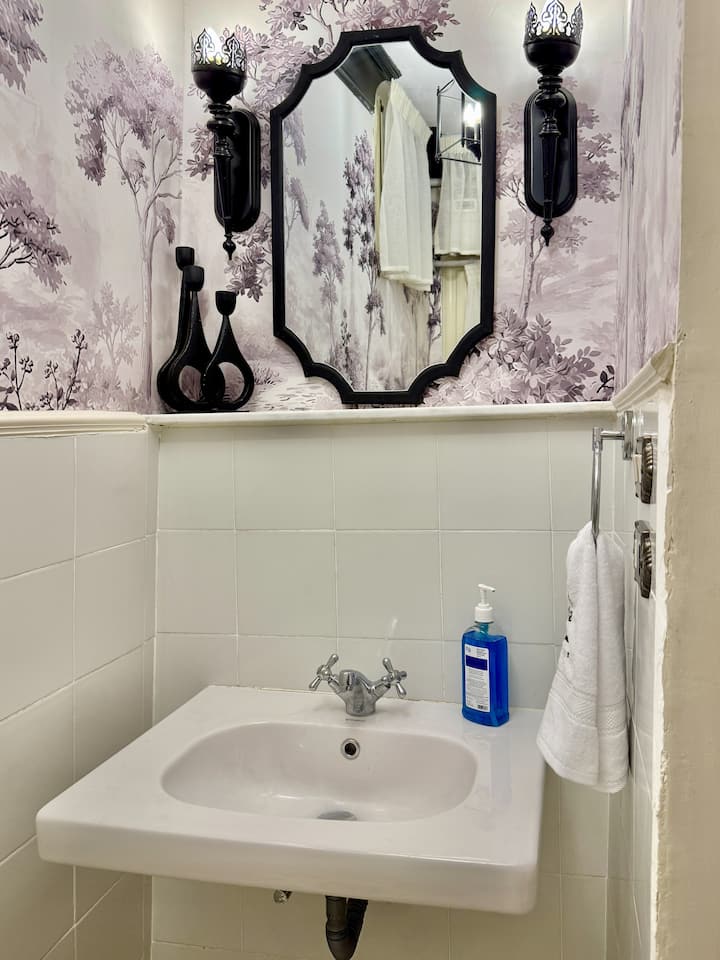 Nostalgia 2BR Zamalek Heshmat — Full bathroom 2 in Giza, Egypt, Egypt