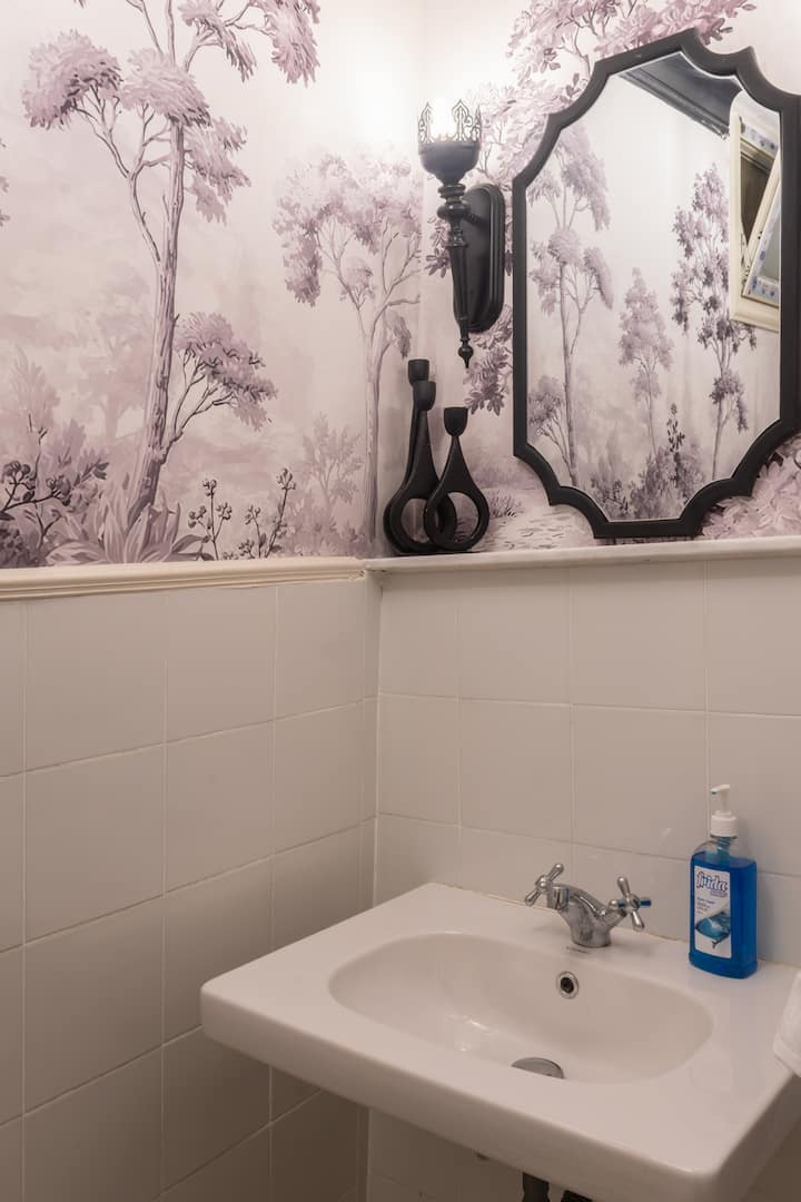 Nostalgia 2BR Zamalek Heshmat — Full bathroom 2 in Giza, Egypt, Egypt — photo 2