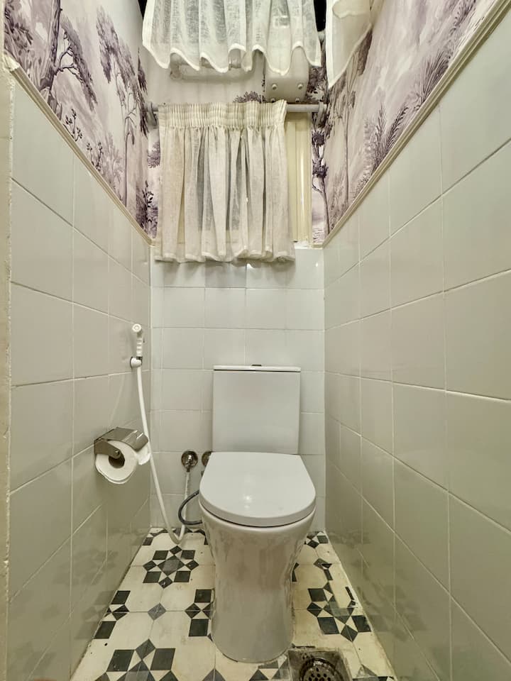 Nostalgia 2BR Zamalek Heshmat — Full bathroom 2 in Giza, Egypt, Egypt — photo 3