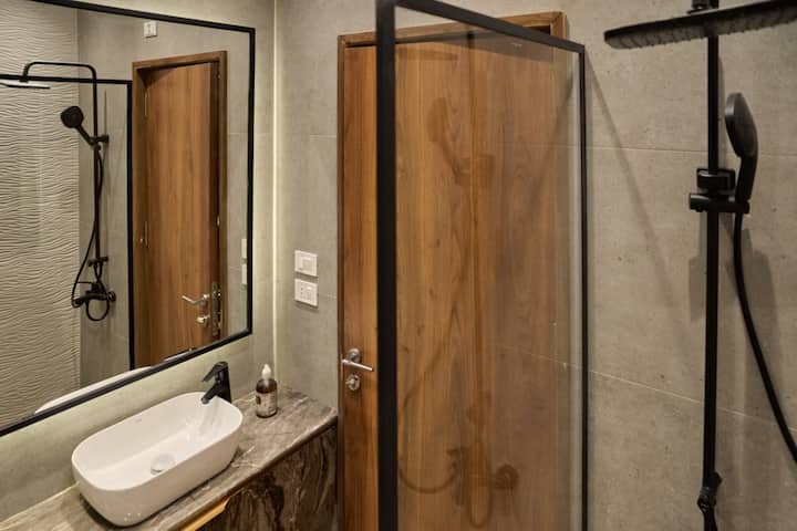 Luxury Duplex Pool - GymRetreat | Fifth Settlement — Full bathroom 3 in Cairo, Egypt, Egypt — photo 2