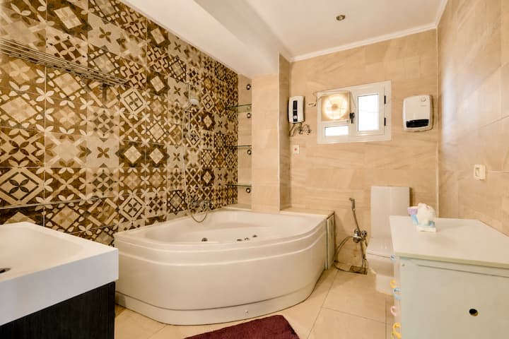 Saray 3BR Escape | Jacuzzi & Balcony | New Cairo — Full bathroom 2 in Cairo, Egypt, Egypt