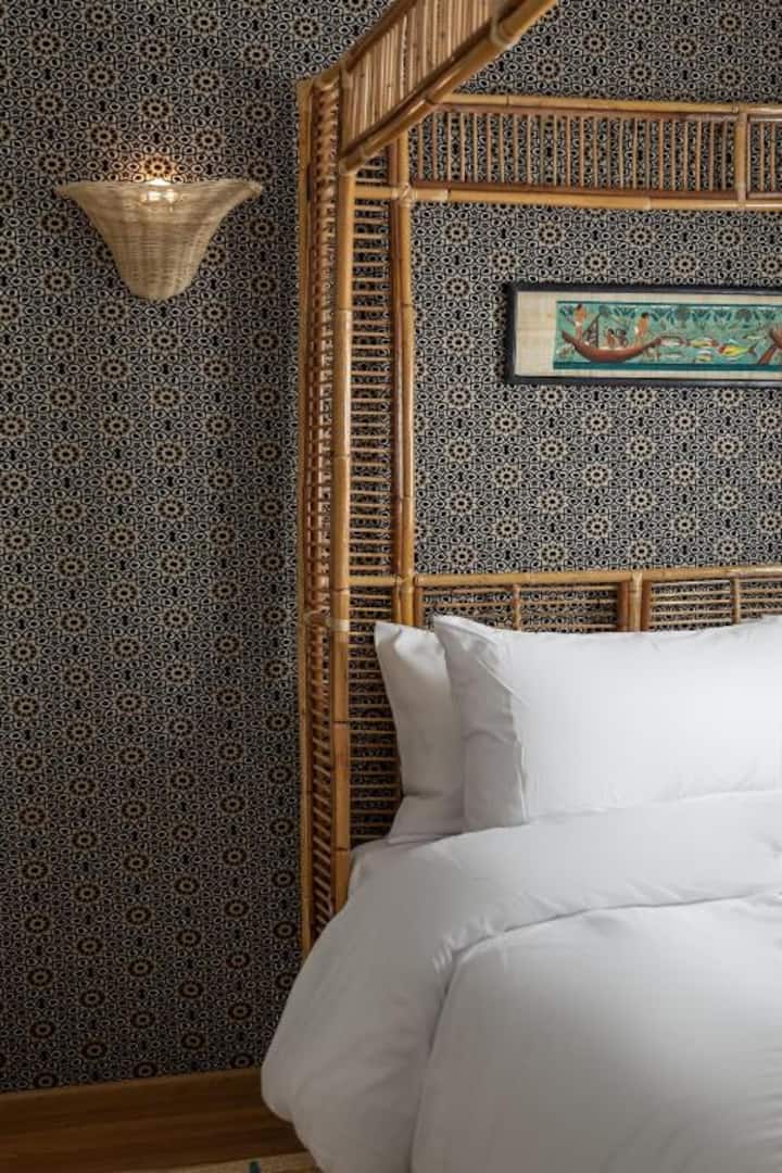 Wake Up to Pyramids & Museum Views | 3BR 3BASaray — Bedroom 3 in Giza, Egypt, Egypt — photo 2