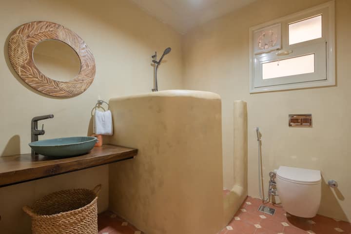 Pyramids & GEM View | 2BR | Self Check-in — Full bathroom 1 in Giza, Egypt, Egypt