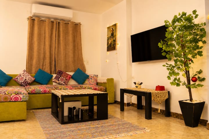 Cairo 2BR Nile View | Family Apt, TV, 5 Guests — Living Room in Cairo, Egypt, Egypt — photo 2